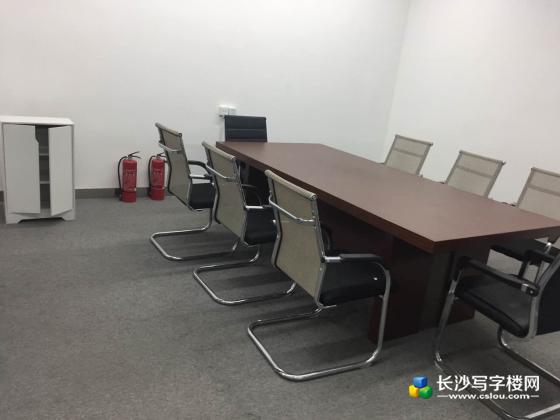 人民中路嘉熙中心270㎡电梯口精装带家具24小时空调