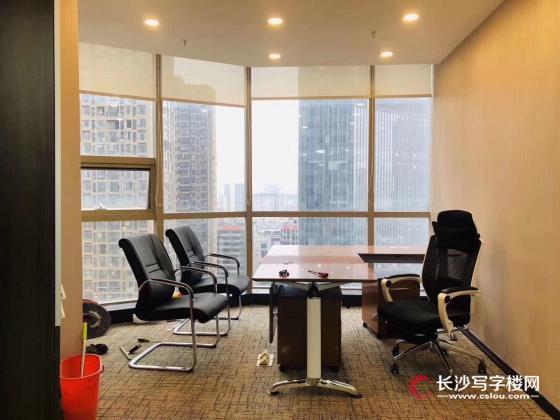 豪华装修！ 明城国际220平电梯口 豪装带家具 拎包办公