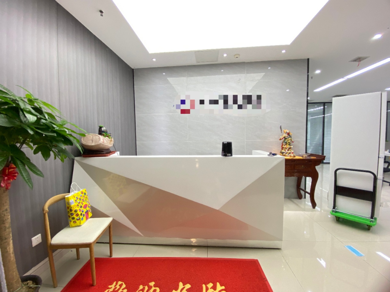 湘江财富金融中心258平精装带家具四加一加会议室